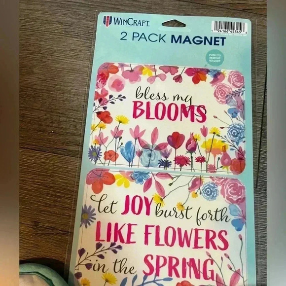 Kitchen Decor -  Flowers Bees “Enjoy The Little Things” - Picture 2 of 6